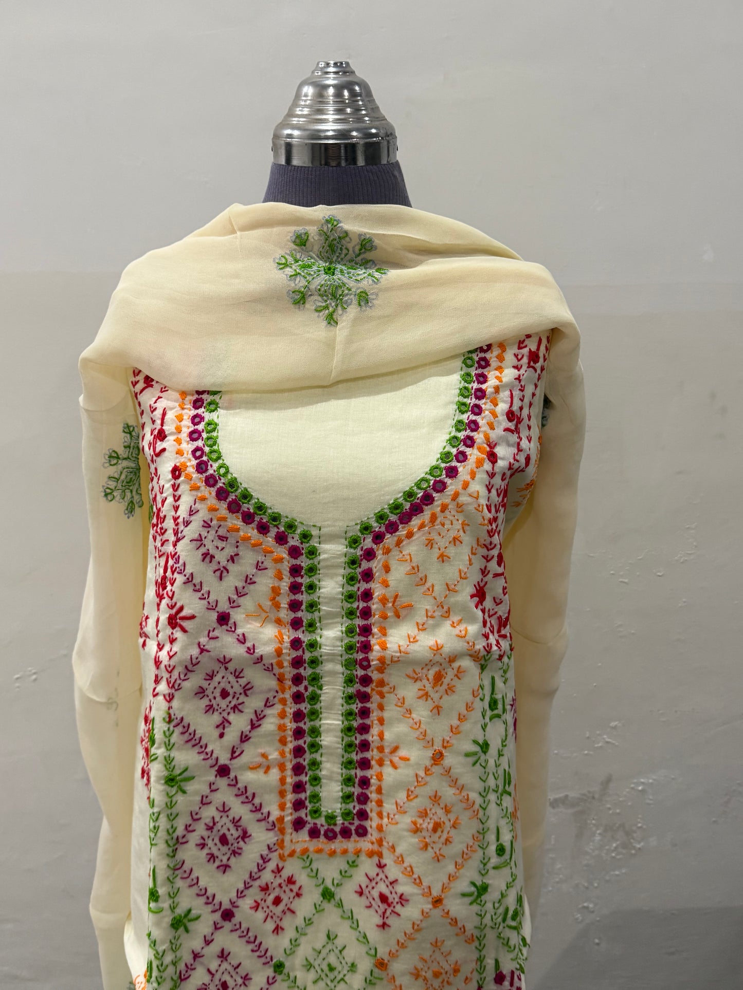 Tanka Embroidery 3pc Suit