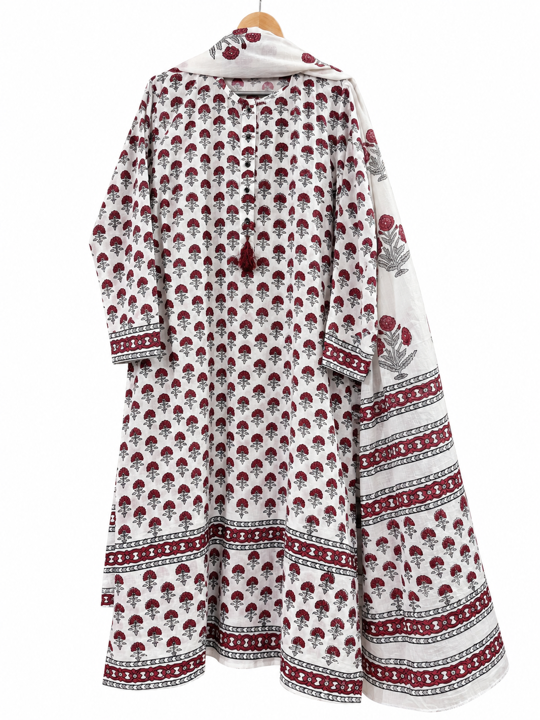 Angaan Suit